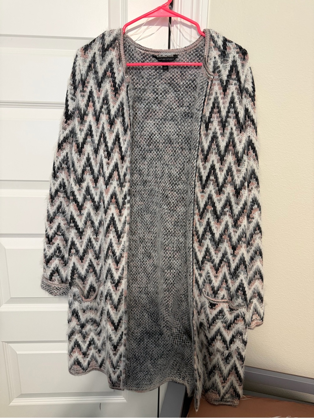 Signature Studio Chevron Open-Front Long Cardigan in Gray and Pink